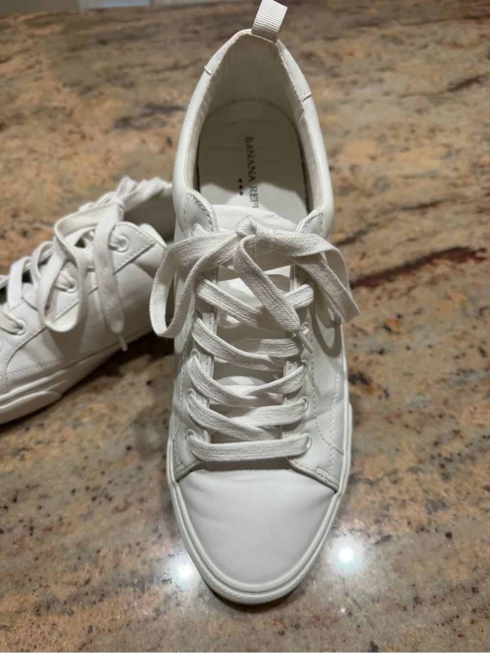 Banana Republic Minimalist White Vegan Leather Low-Top Sneakers Size 9